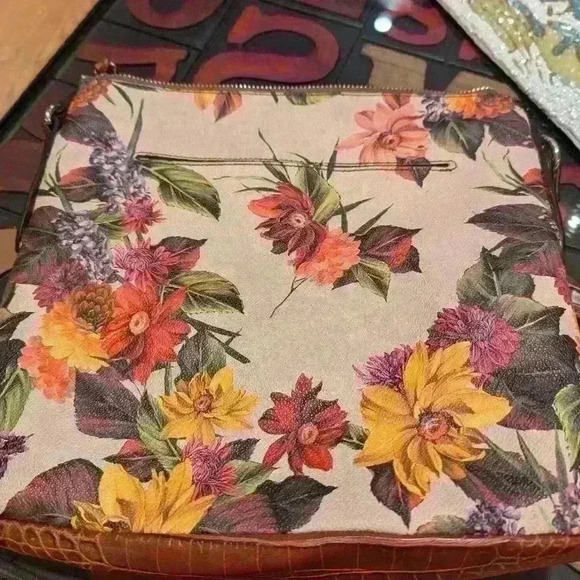 Dana Buchman Everly Crossbody - Picture 5 of 10